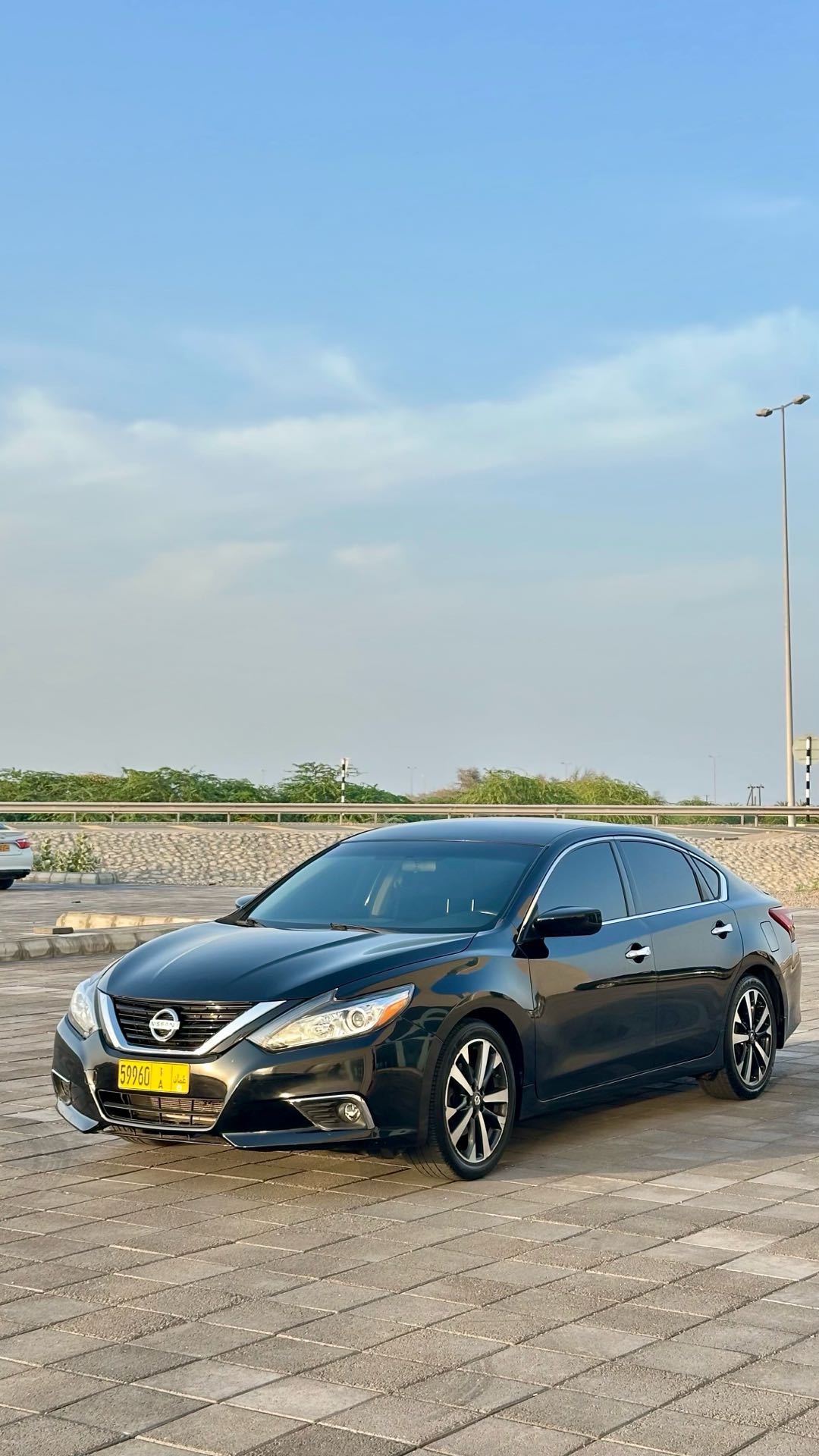 Car Image 2018 NISSAN ALTIMA SR