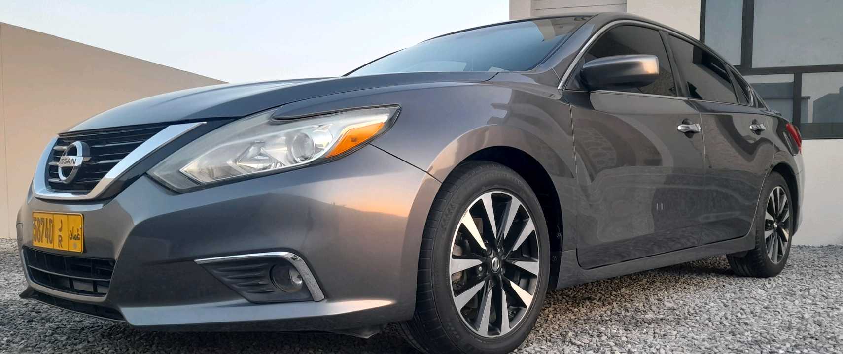 Car Image 2018 NISSAN ALTIMA SV
