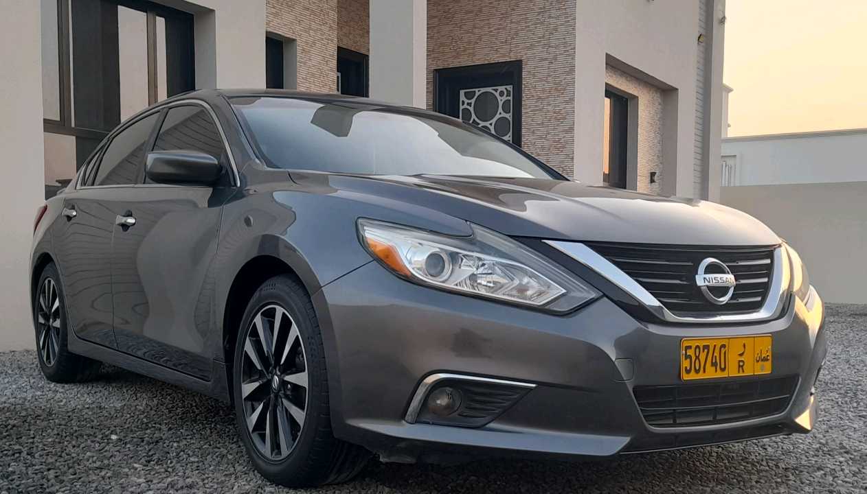 Car Image 2018 NISSAN ALTIMA SV