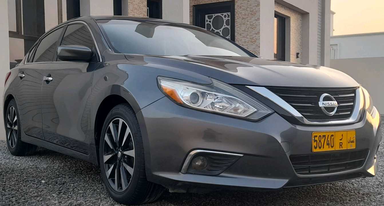 Car Image 2018 NISSAN ALTIMA SV
