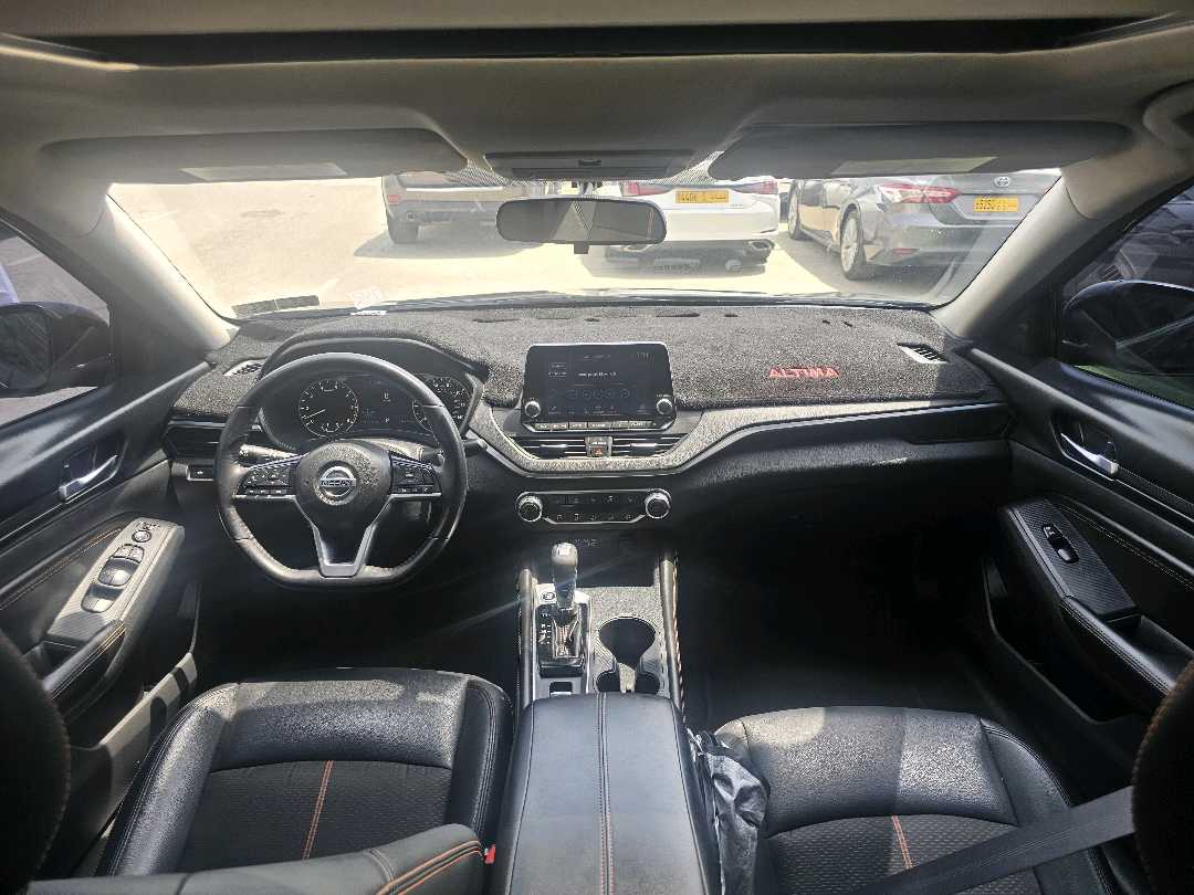 Car Image 2019 NISSAN ALTIMA SR