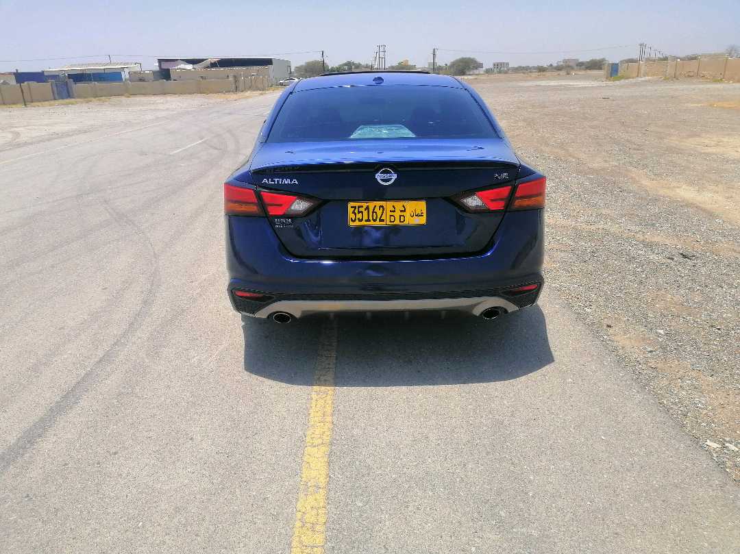 Car Image 2019 NISSAN ALTIMA SR