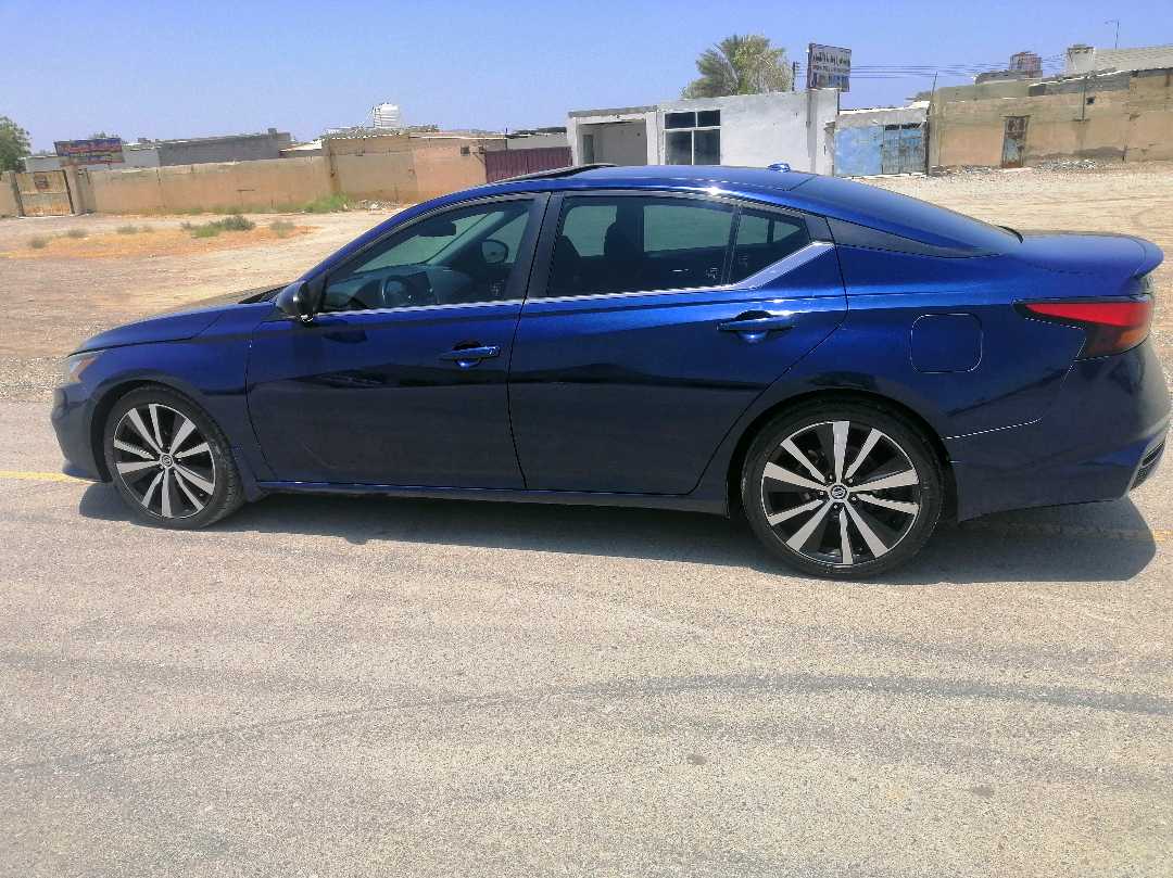 Car Image 2019 NISSAN ALTIMA SR