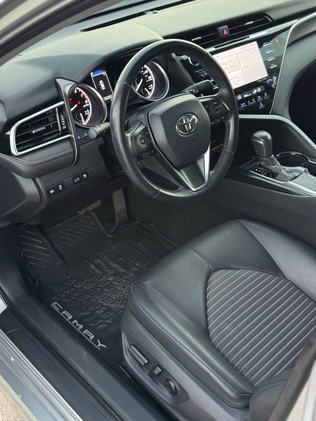 Car Image 2018 TOYOTA CAMRY SE