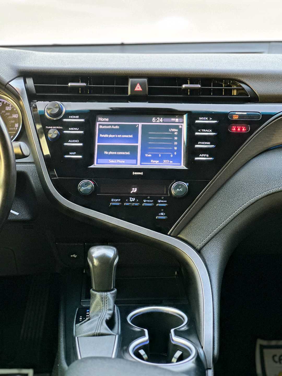 Car Image 2020 TOYOTA CAMRY SE