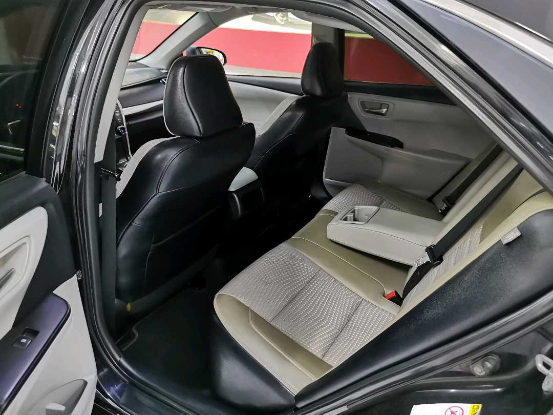 Car Image 2015 TOYOTA CAMRY SE