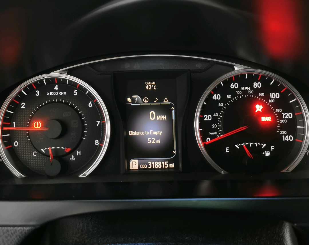Car Image 2015 TOYOTA CAMRY SE
