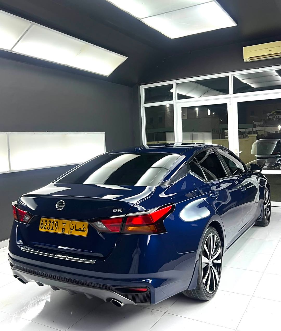 Car Image 2019 NISSAN ALTIMA SR