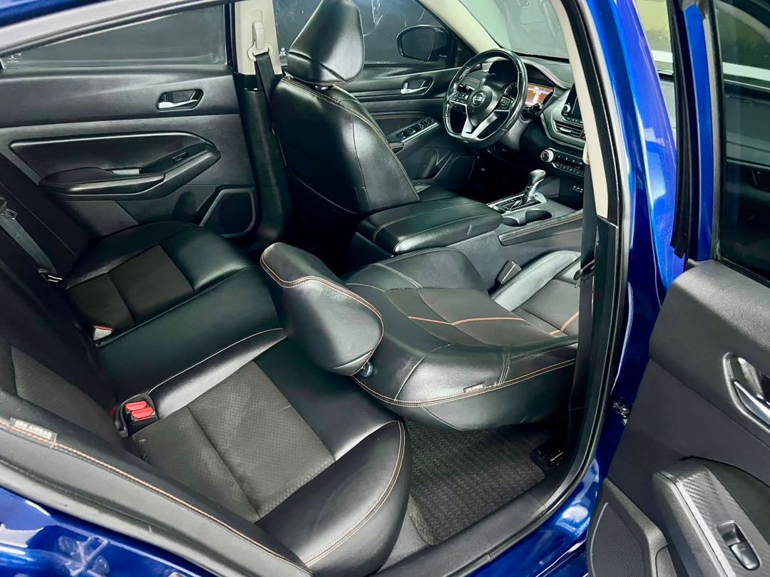Car Image 2019 NISSAN ALTIMA SR