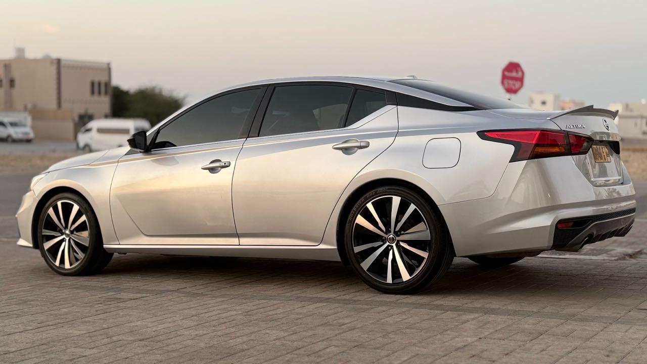 Car Image 2019 NISSAN ALTIMA SR