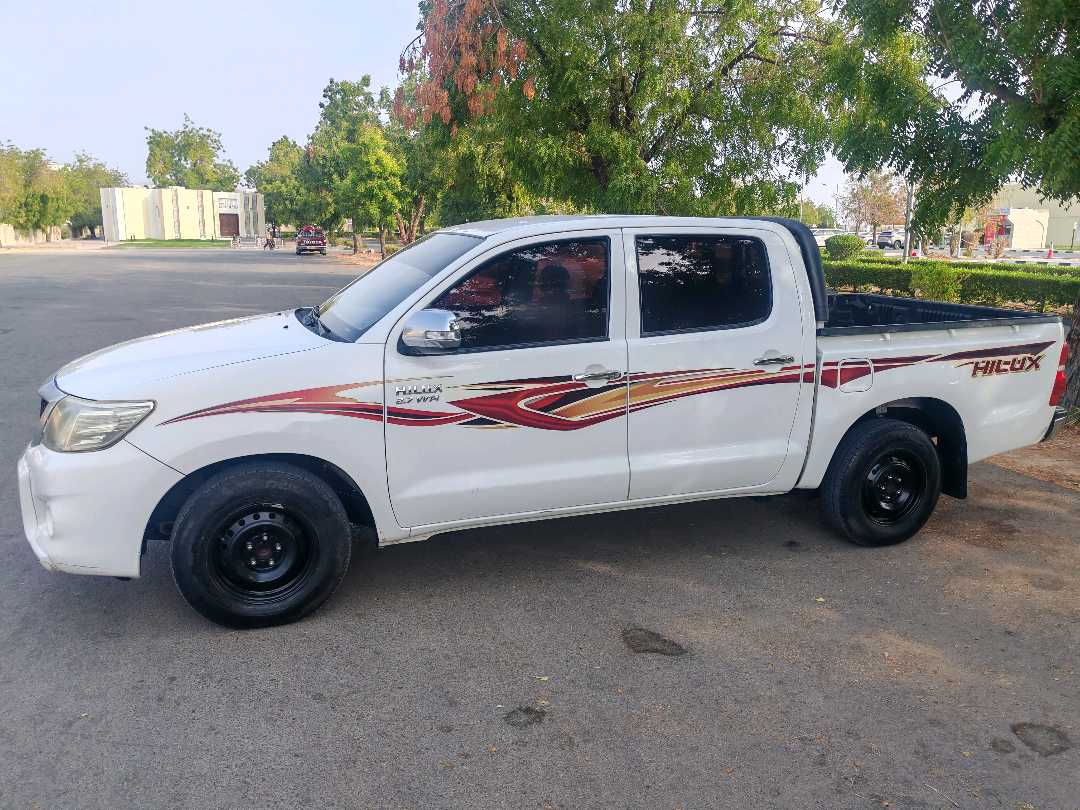 Car Image 2014 TOYOTA HILUX 2.7