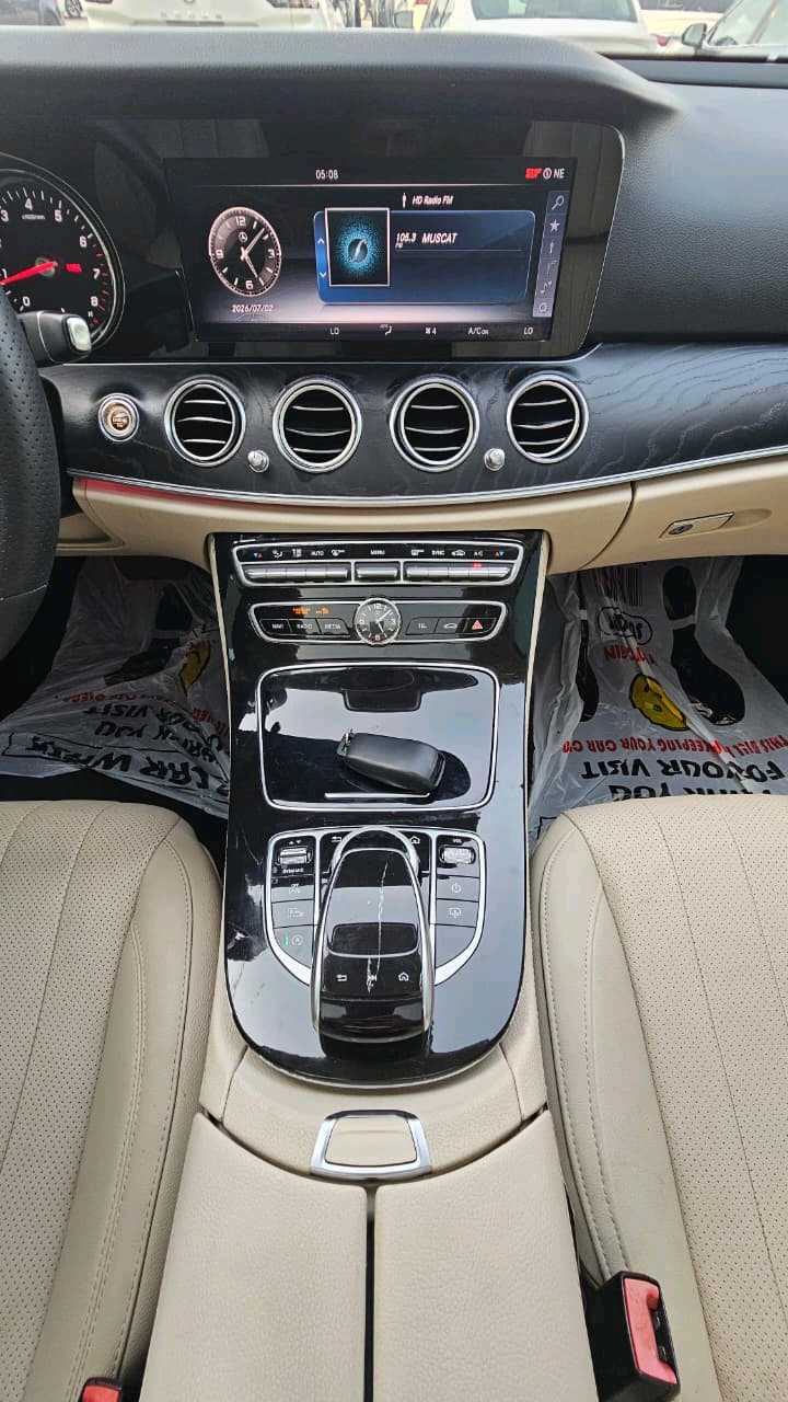 Car Image 2017 MERCEDES E Class 300