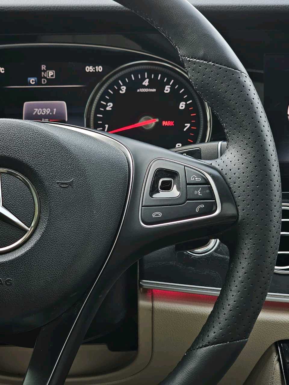 Car Image 2017 MERCEDES E Class 300