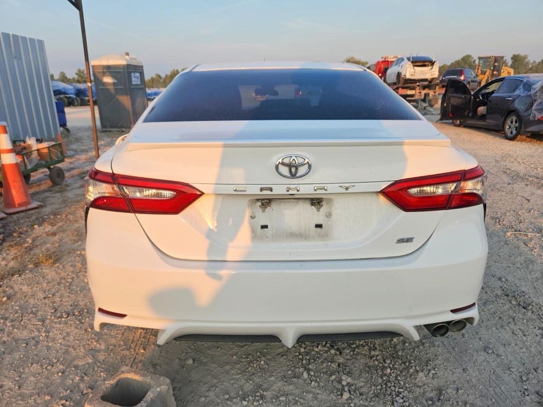 Car Image 2018 TOYOTA CAMRY