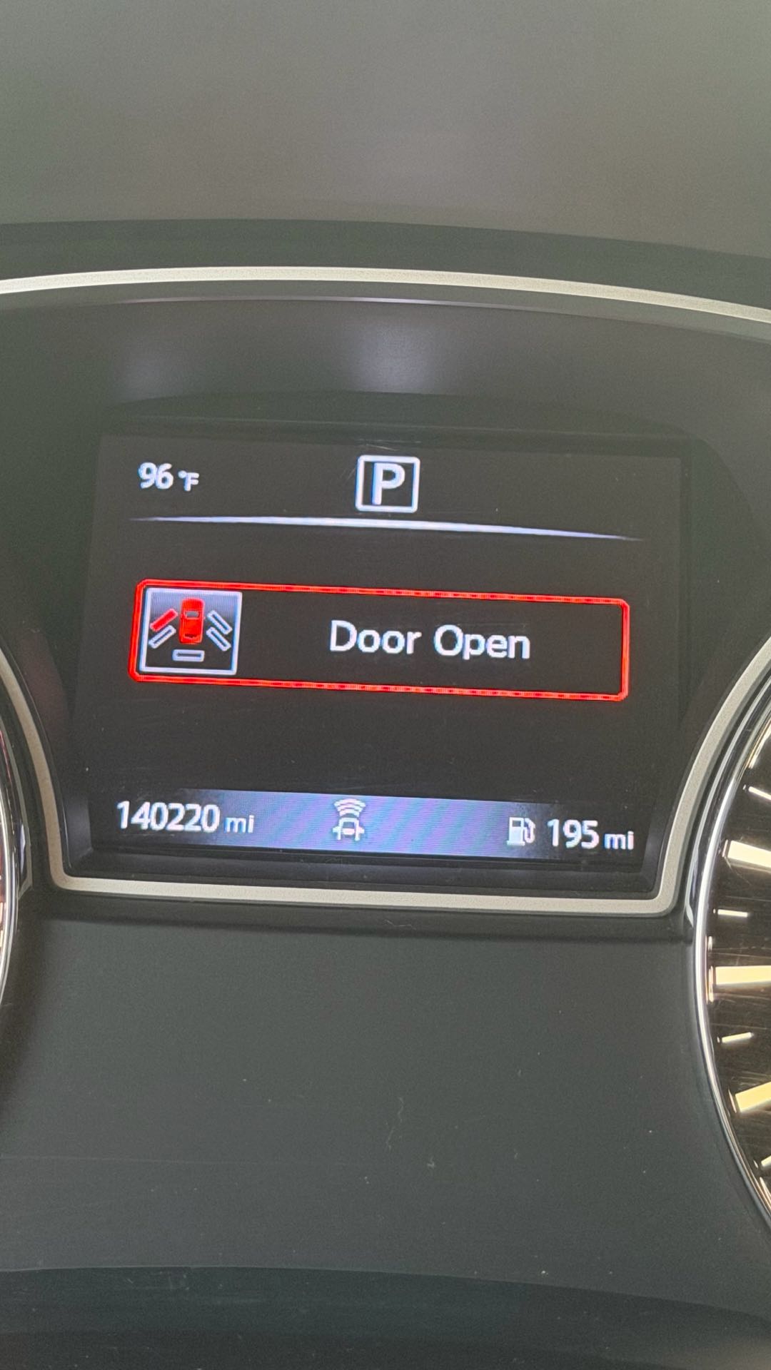 Car Image 2018 NISSAN PATHFINDER SV