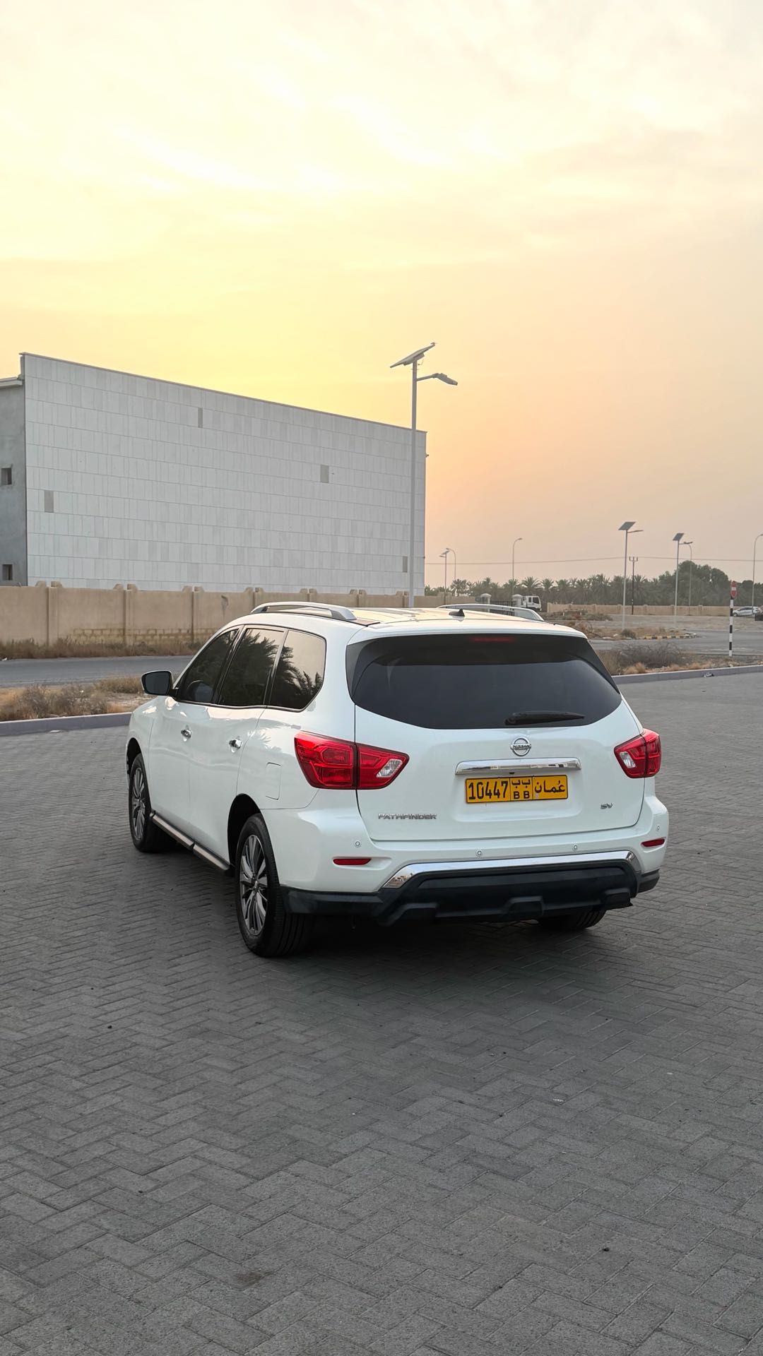 Car Image 2018 NISSAN PATHFINDER SV