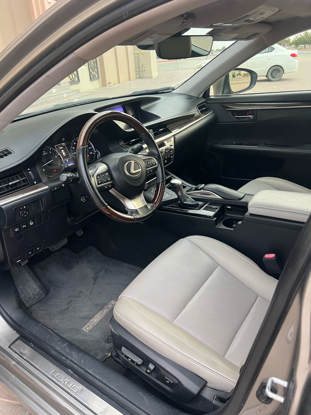 Car Image 2018 LEXUS ES 350
