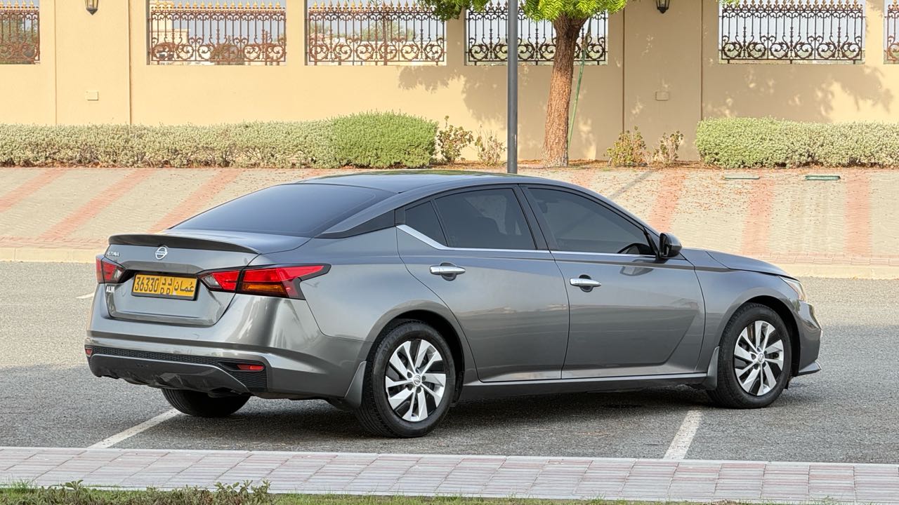 Car Image 2021 NISSAN ALTIMA S