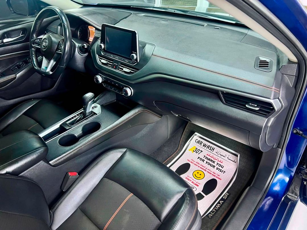 Car Image 2019 NISSAN ALTIMA SR