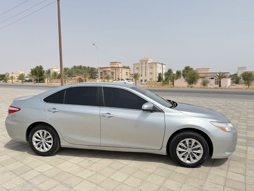 Car Image 2017 TOYOTA CAMRY LE