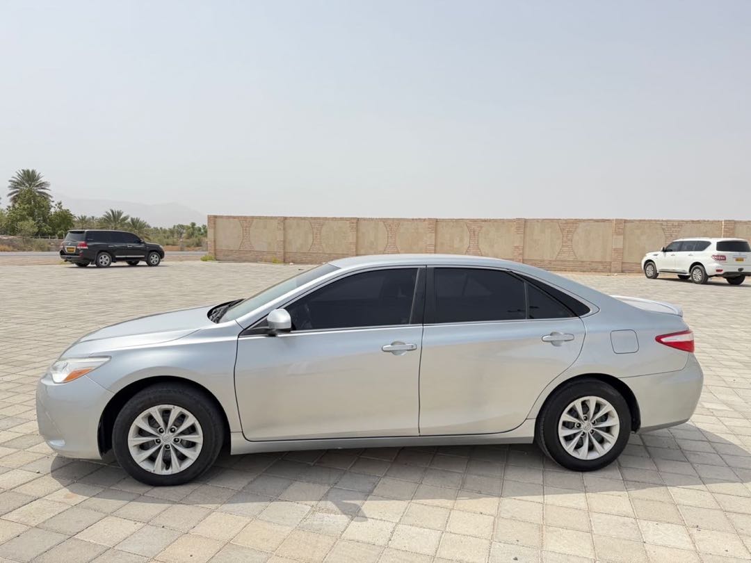 Car Image 2017 TOYOTA CAMRY LE