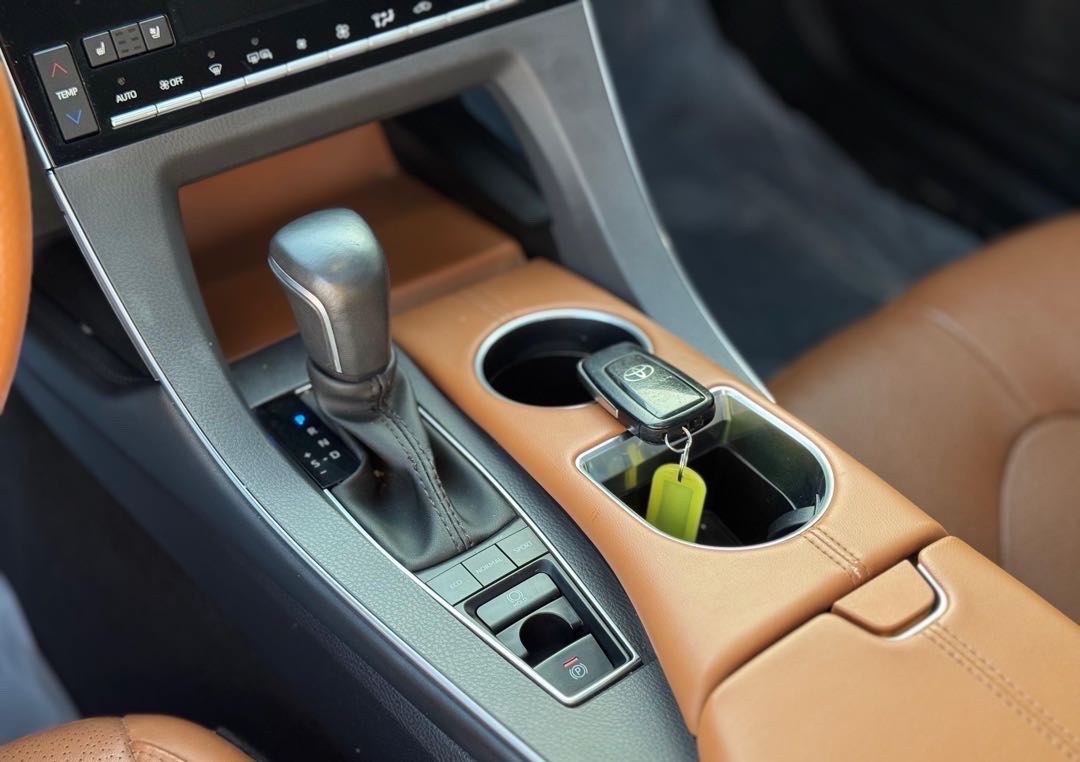 Car Image 2019 TOYOTA AVALON LIMITED