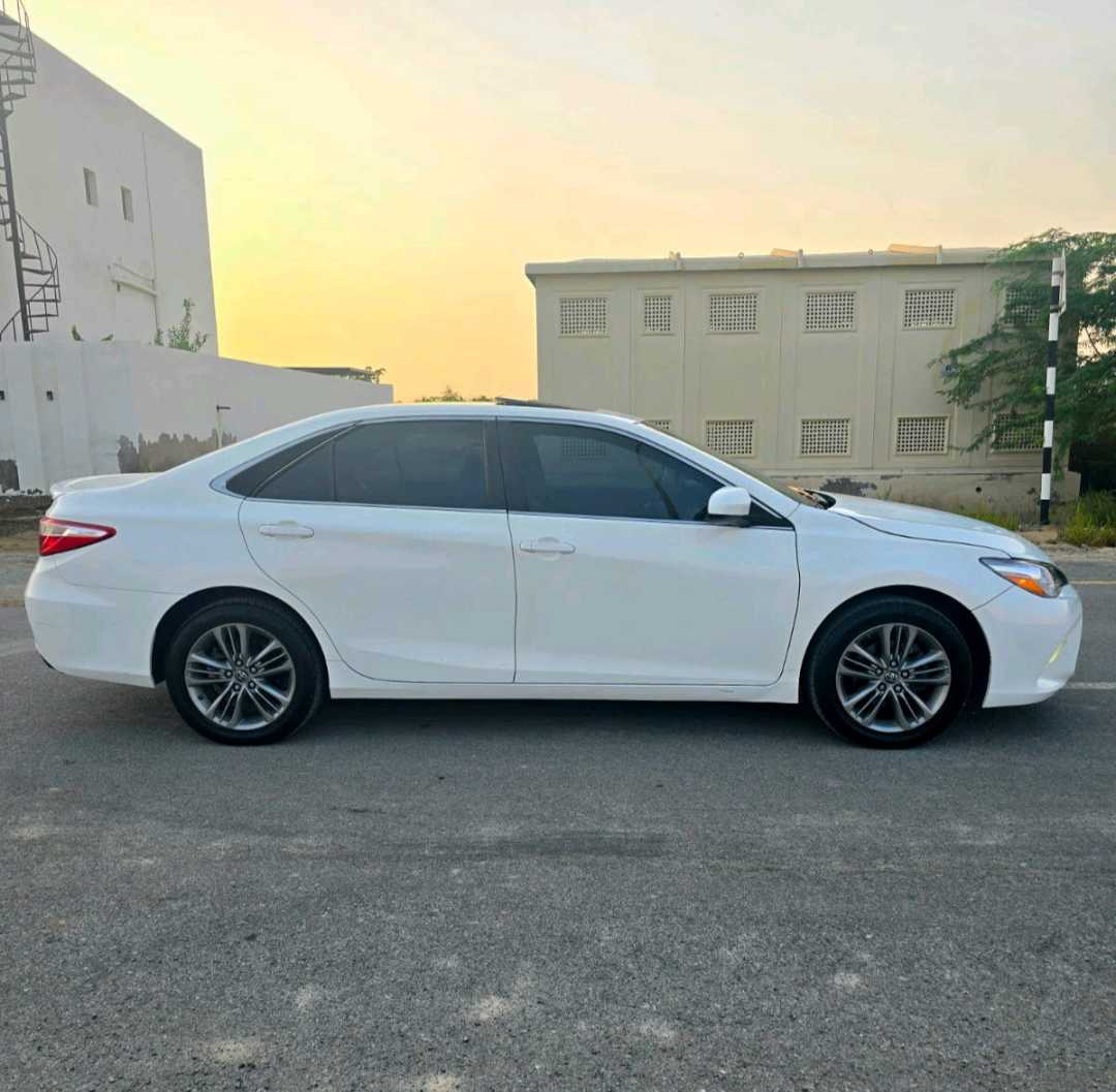 Car Image 2017 TOYOTA CAMRY SE