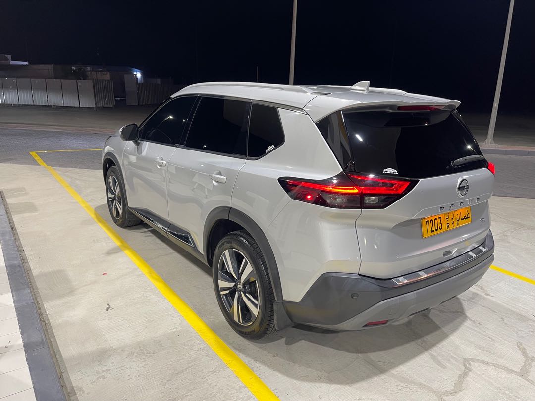 Car Image 2021 NISSAN ROGUE SL