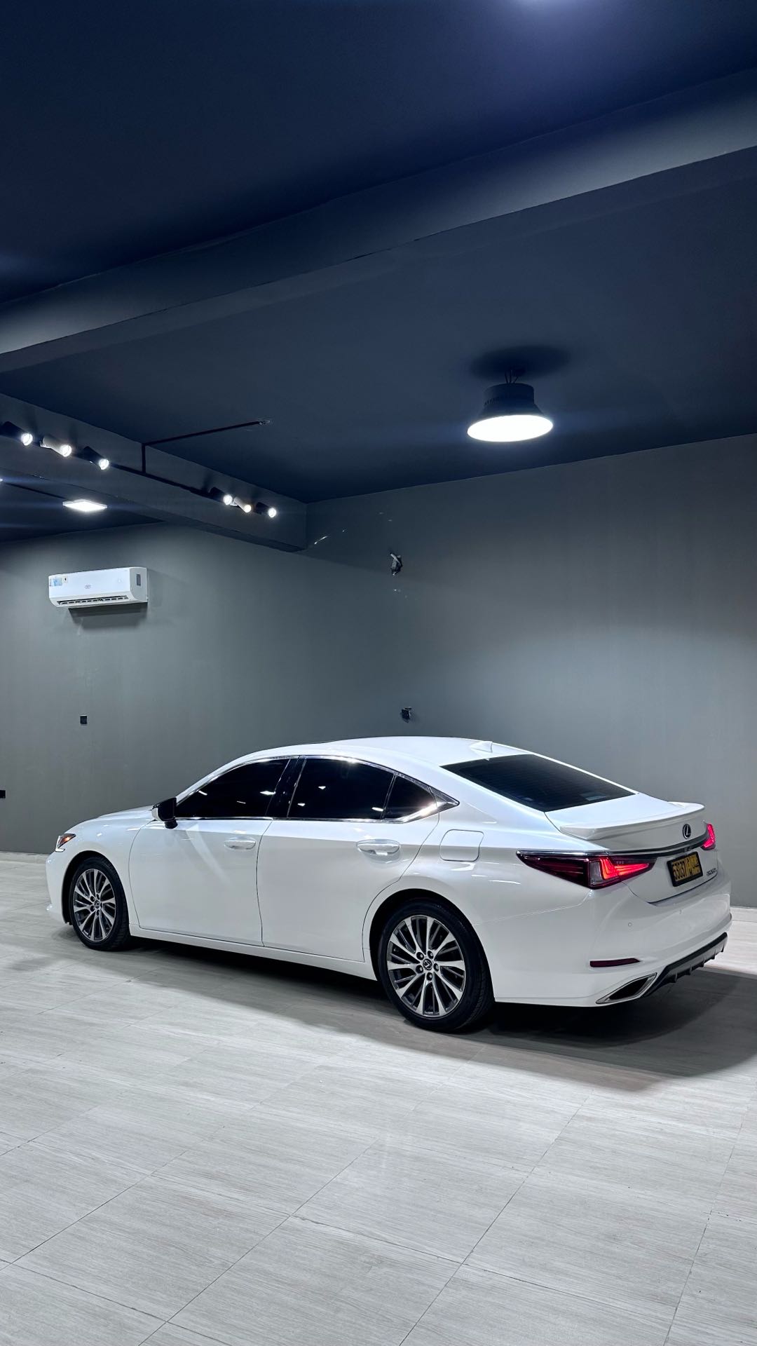 Car Image 2019 LEXUS ES 350