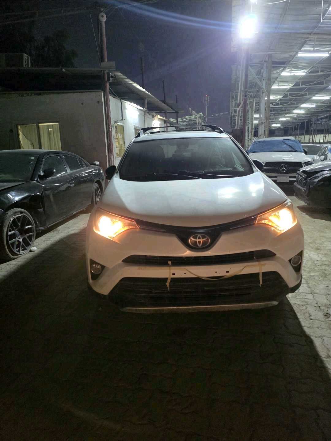 Car Image 2018 TOYOTA RAV4