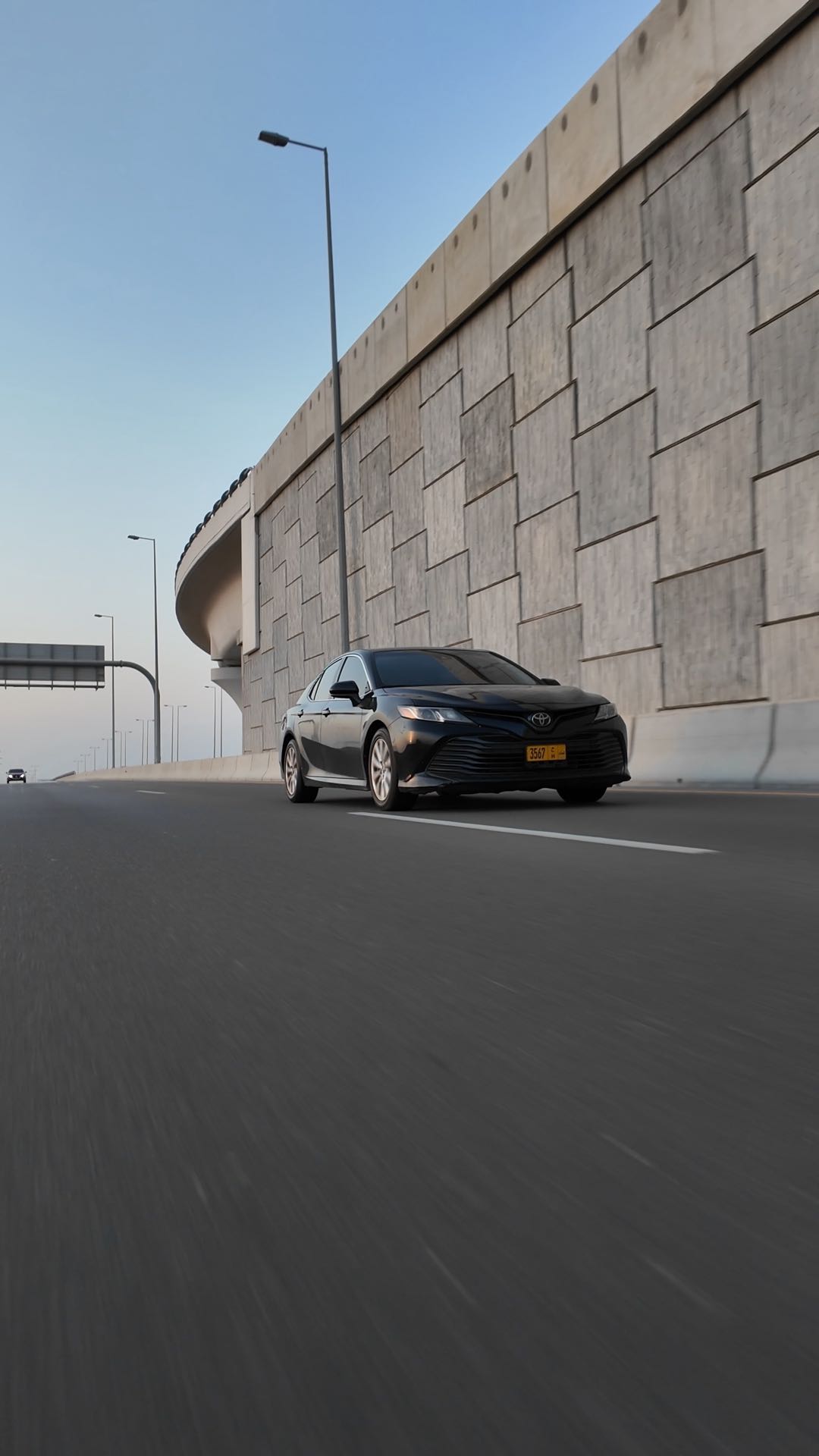 Car Image 2019 TOYOTA CAMRY LE