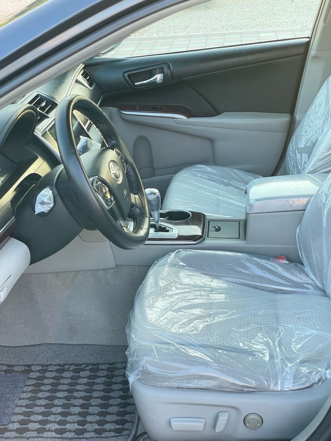 Car Image 2014 TOYOTA CAMRY XLE