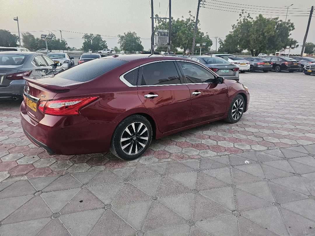 Car Image 2017 NISSAN ALTIMA SV