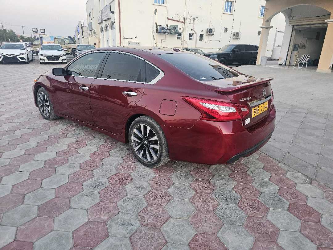 Car Image 2017 NISSAN ALTIMA SV