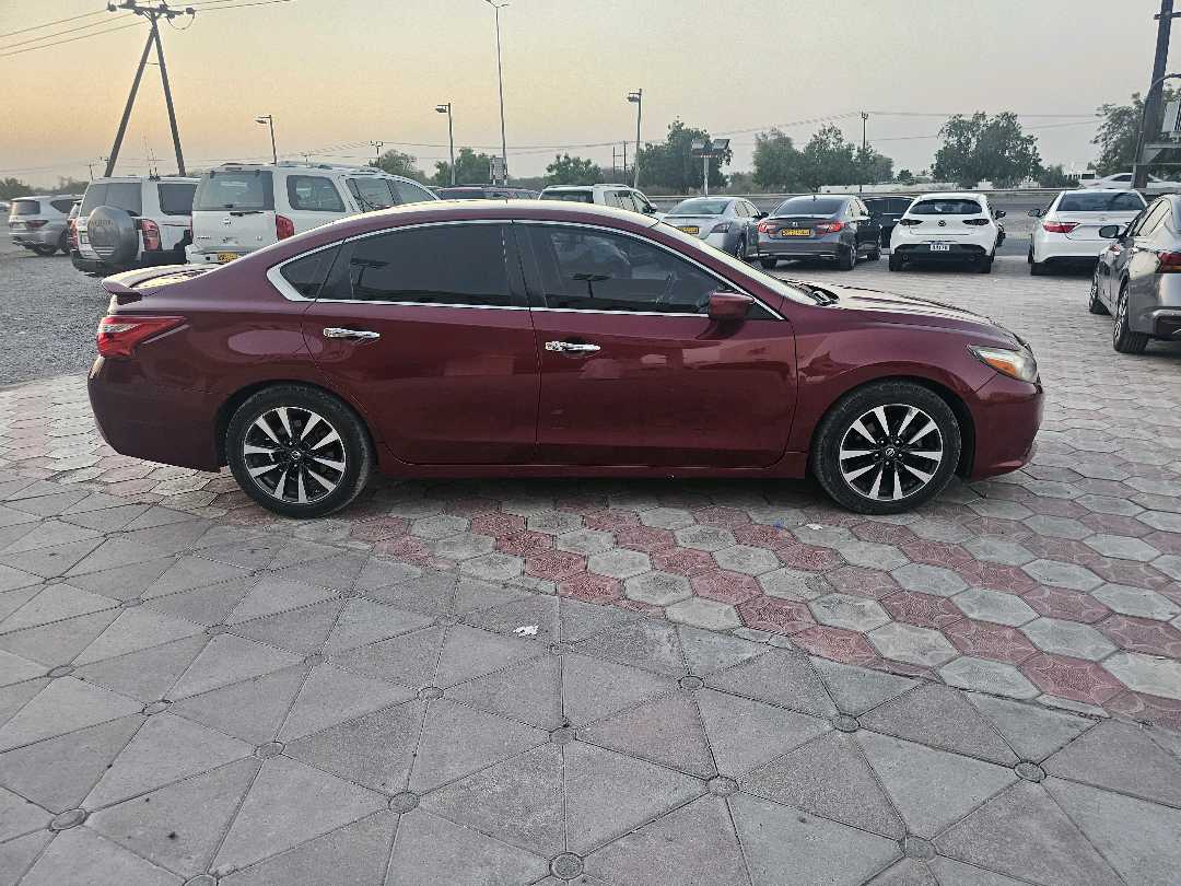 Car Image 2017 NISSAN ALTIMA SV