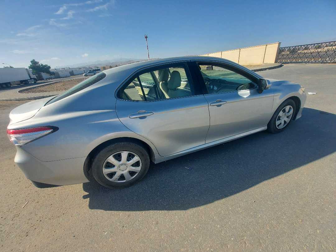 Car Image 2018 TOYOTA CAMRY LE
