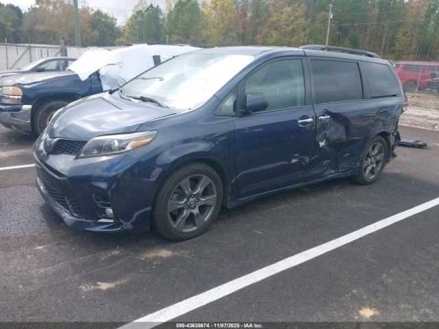 Car Image 2019 TOYOTA SIENNA