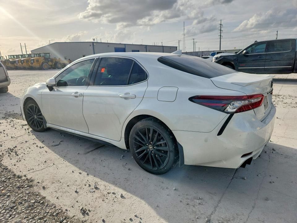 Car Image 2021 TOYOTA CAMRY