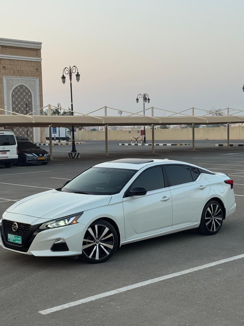 Car Image 2019 NISSAN ALTIMA SR