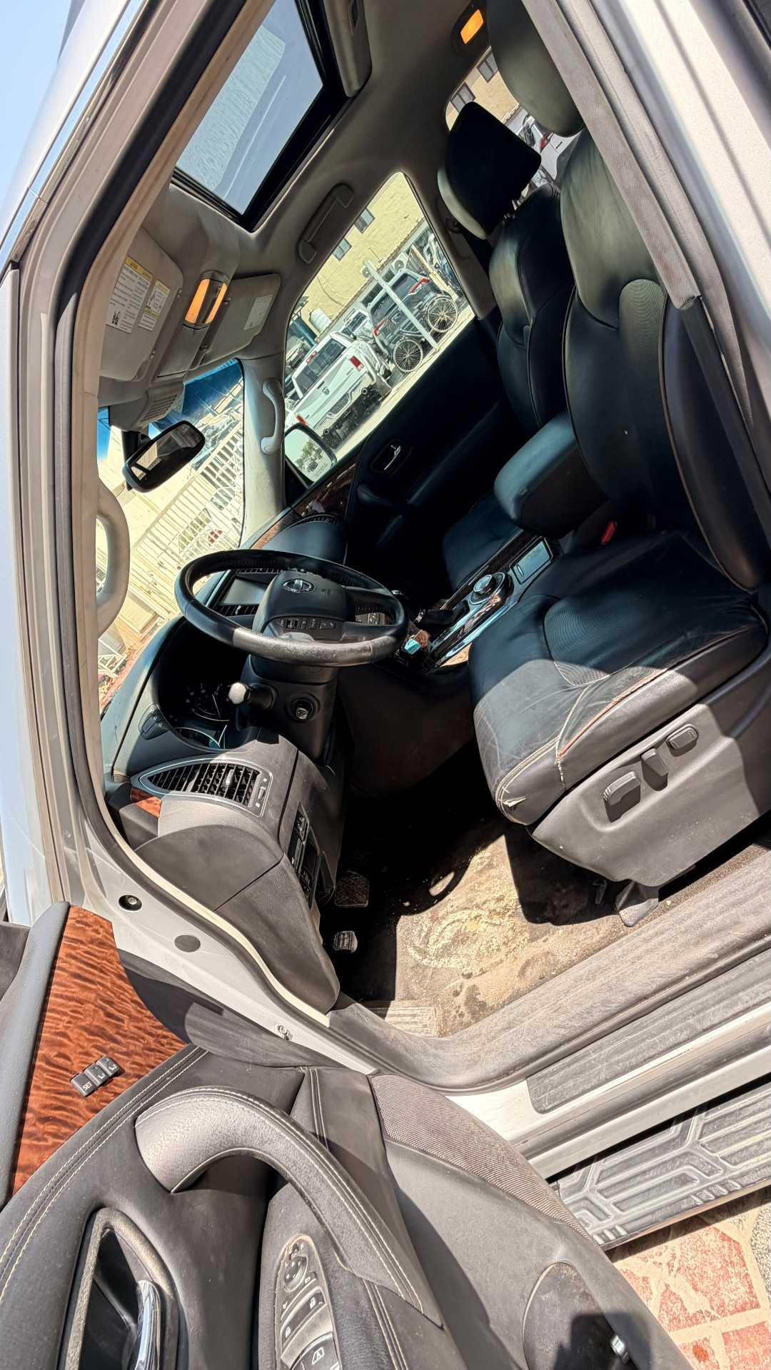 Car Image 2017 NISSAN ARMADA