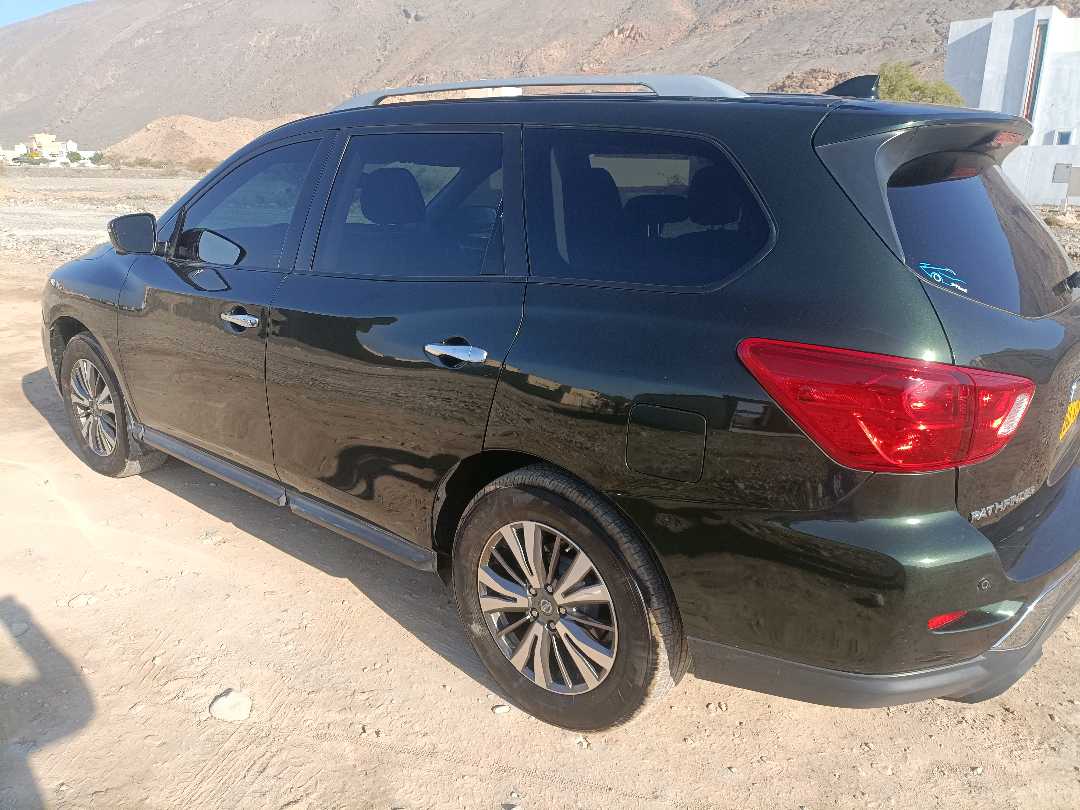 Car Image 2018 NISSAN PATHFINDER SL