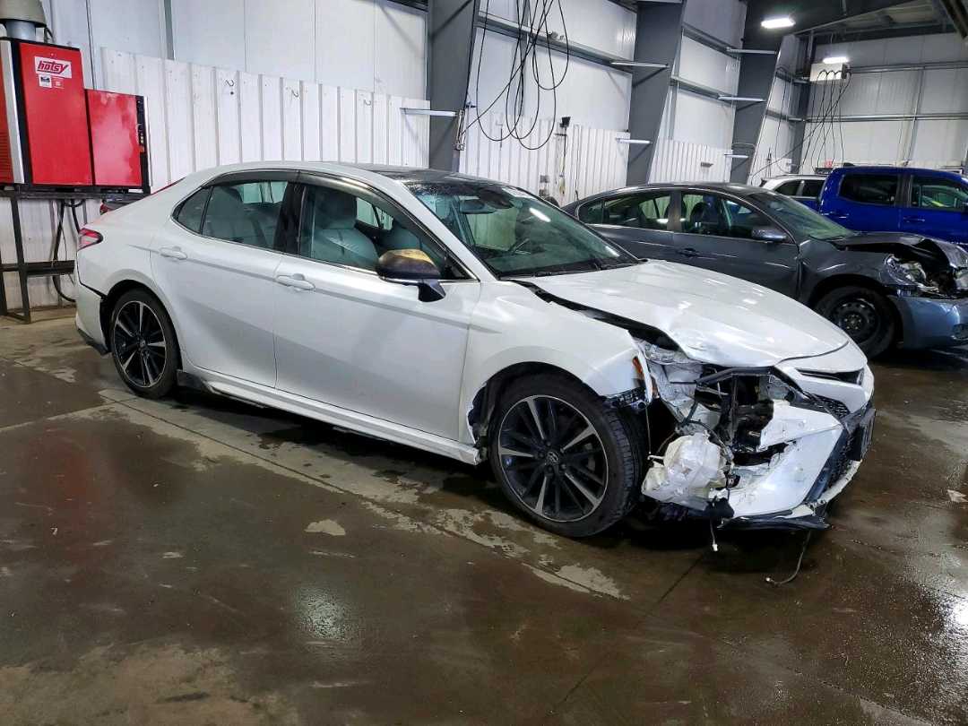 Car Image 2018 TOYOTA CAMRY