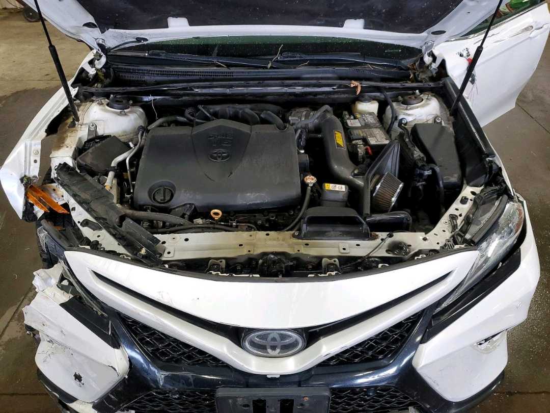 Car Image 2018 TOYOTA CAMRY