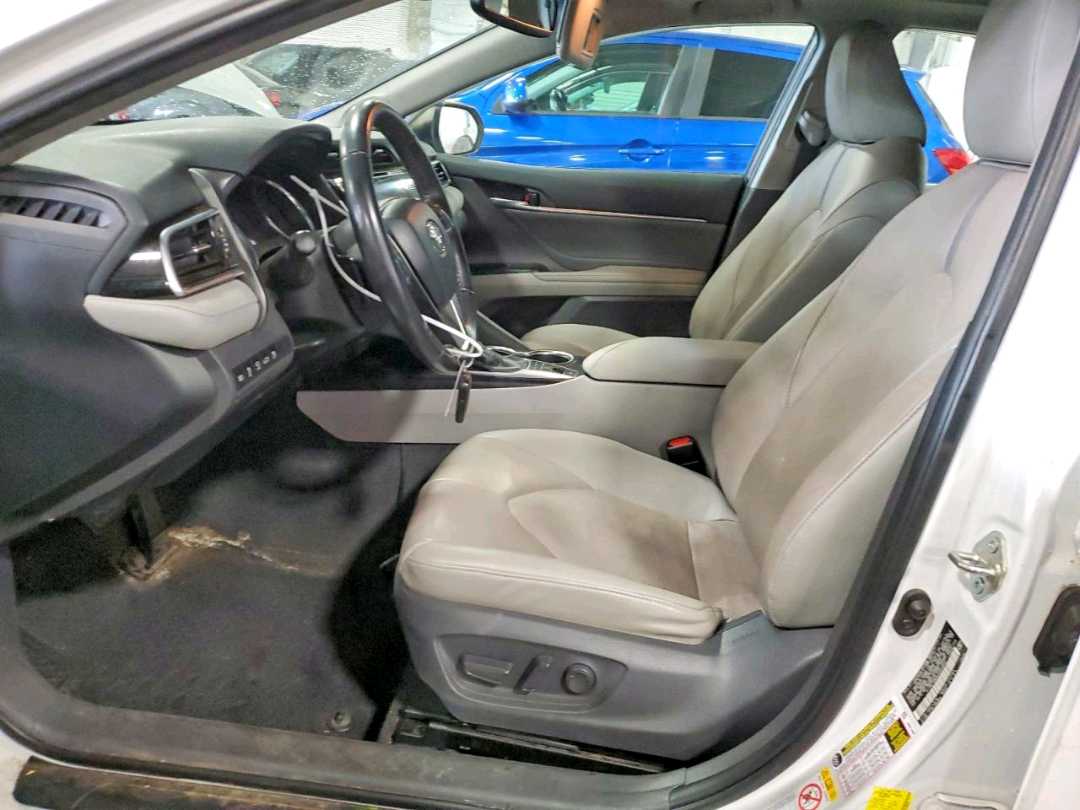 Car Image 2018 TOYOTA CAMRY
