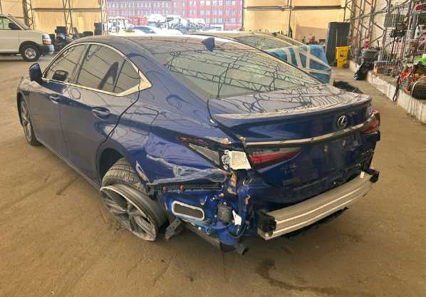 Car Image 2019 LEXUS ES