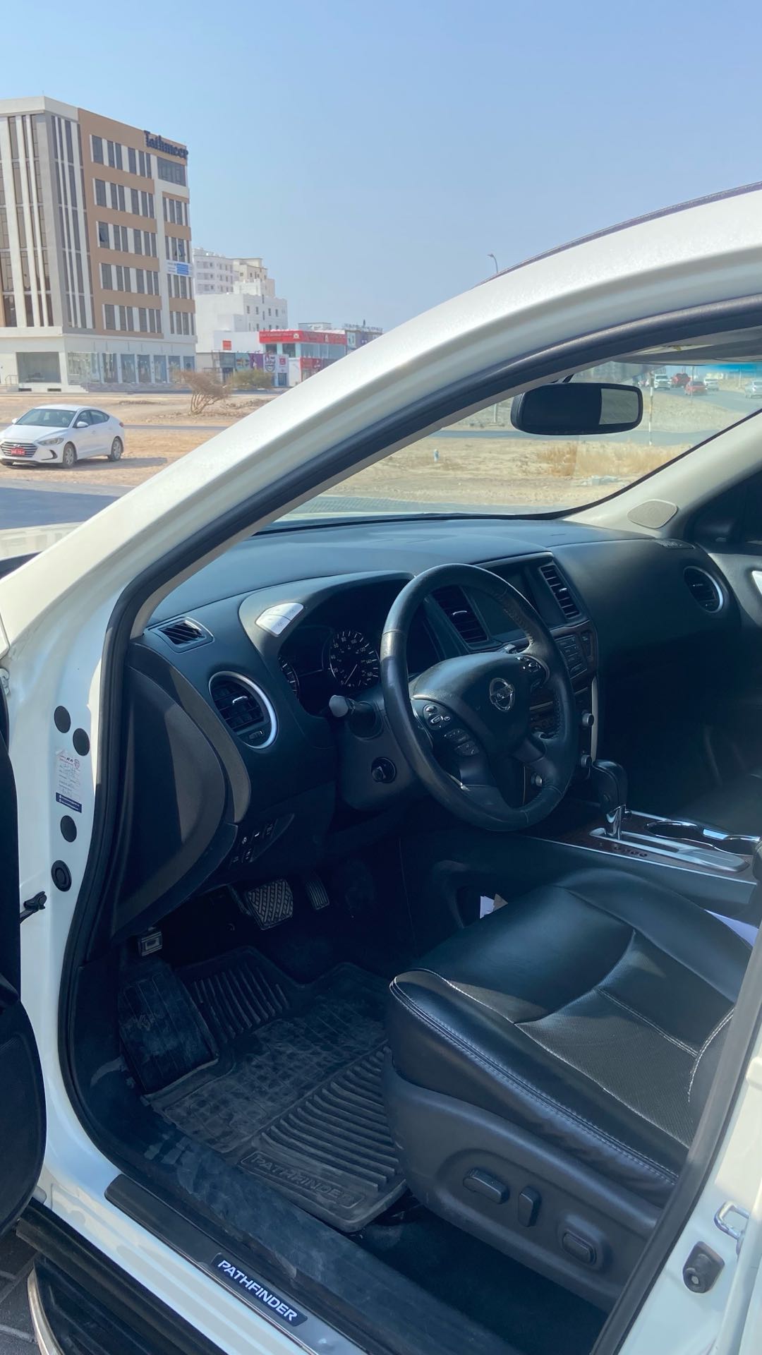 Car Image 2017 NISSAN PATHFINDER PLATINUM