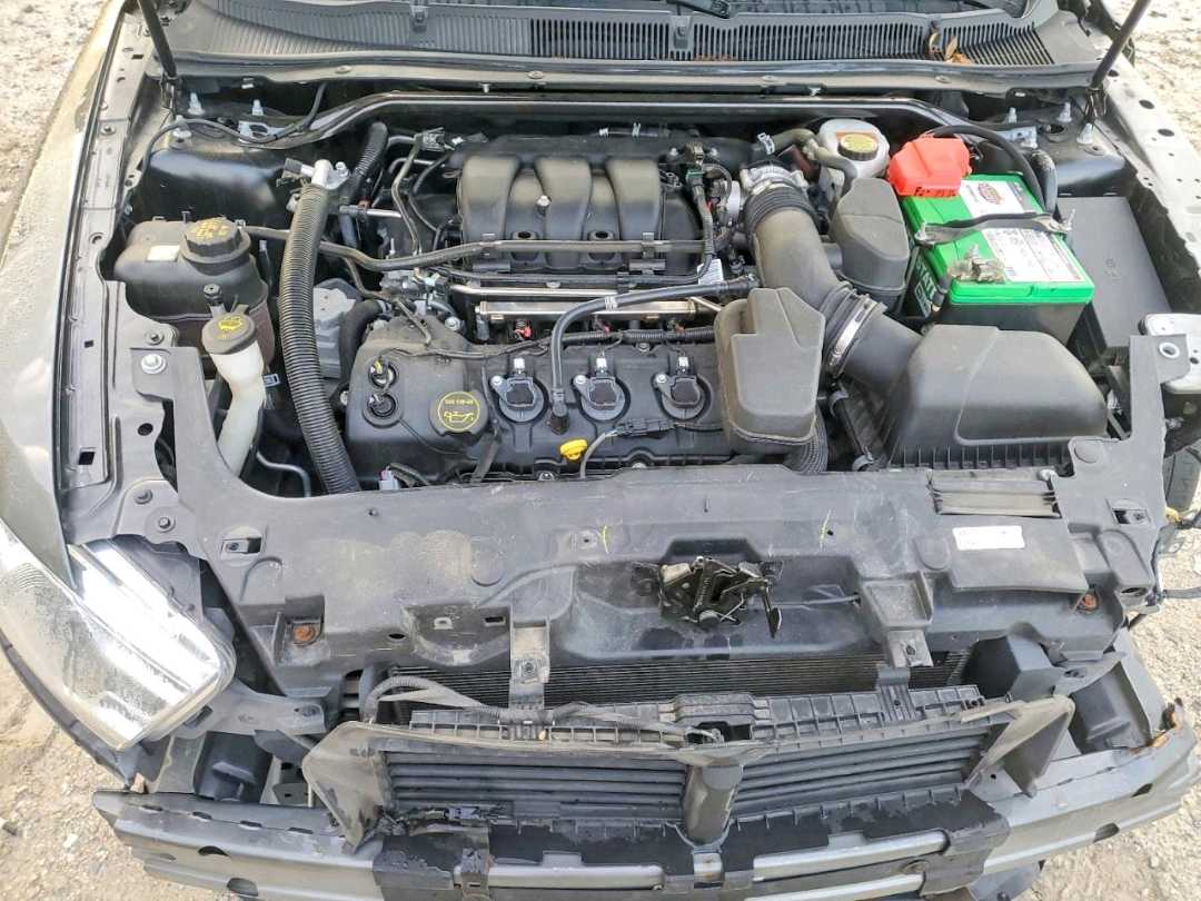 Car Image 2018 FORD TAURUS