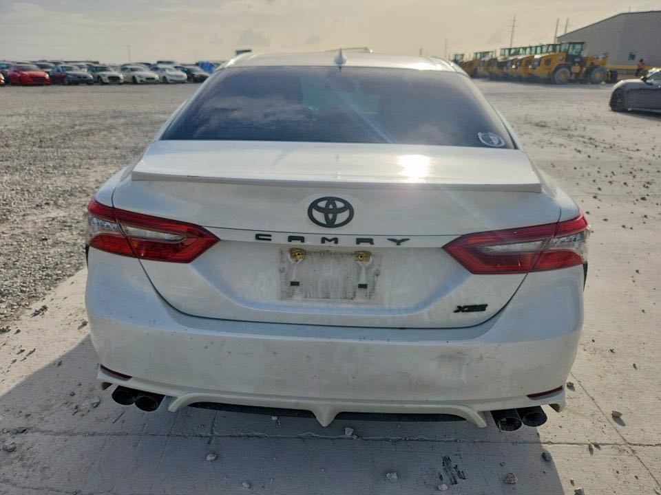 Car Image 2021 TOYOTA CAMRY