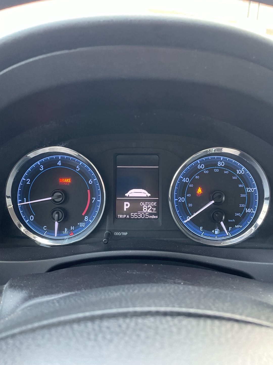 Car Image 2018 TOYOTA COROLLA LE