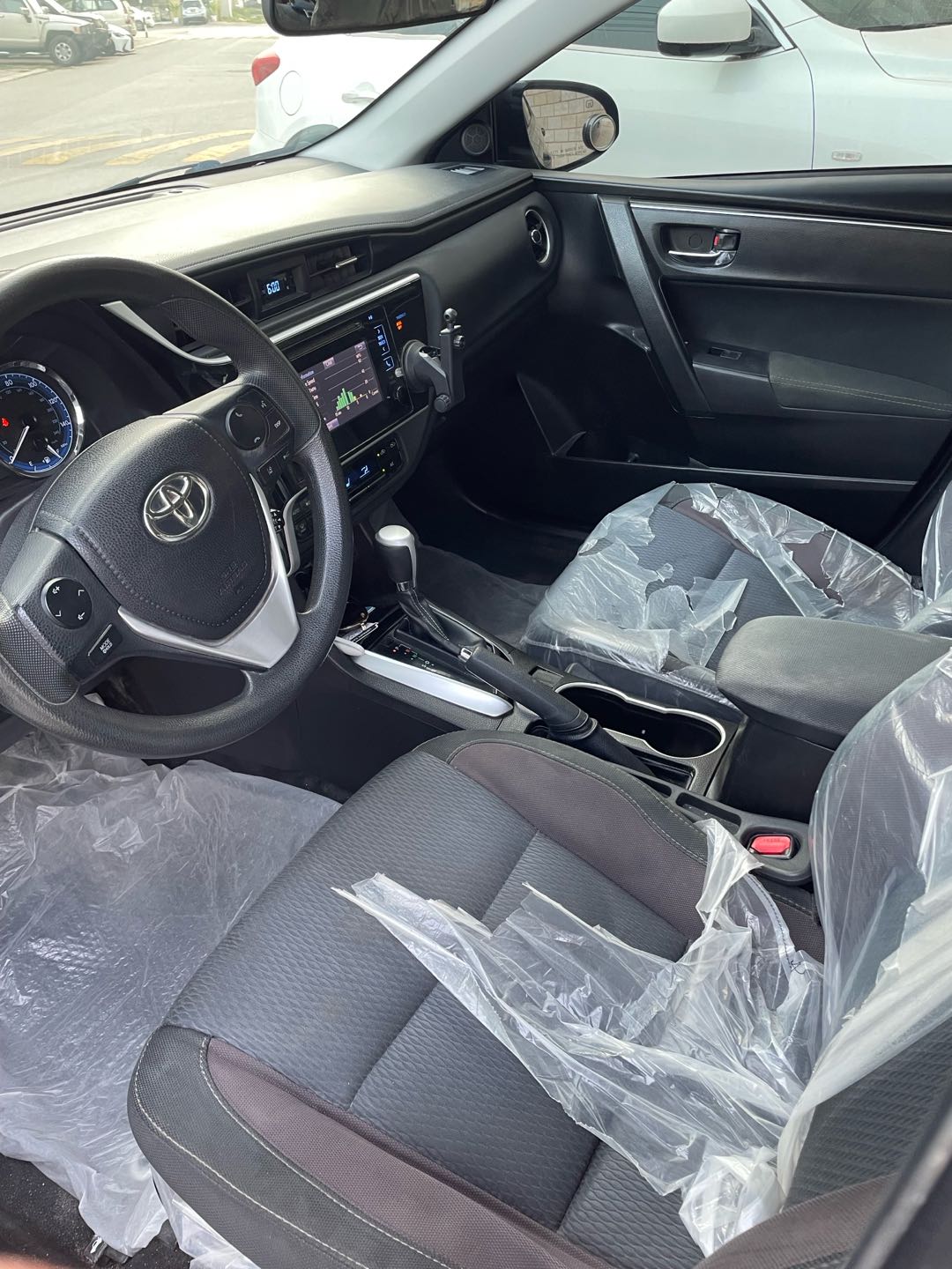 Car Image 2018 TOYOTA COROLLA LE
